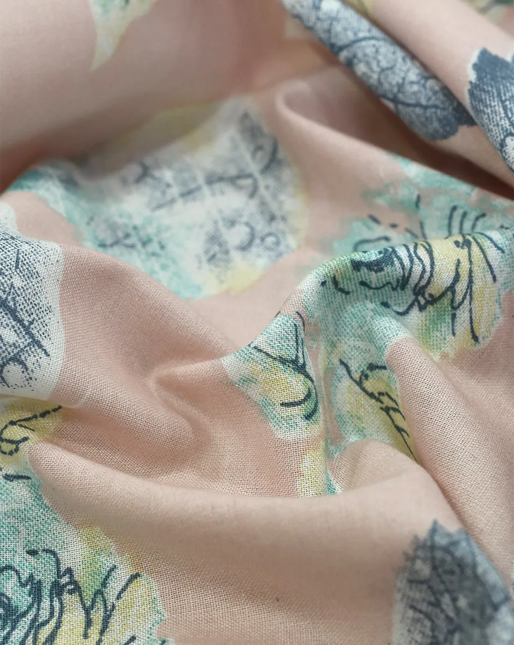 LIGHT PINK FLORAL & LEAFS DESIGN PRINTED RAYON FABRIC